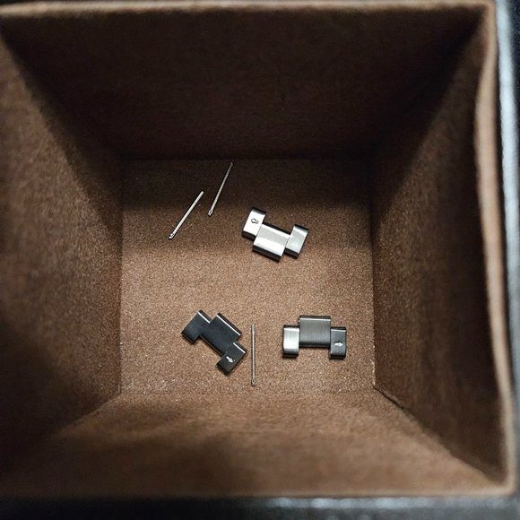 Michael Kors gunmetal watch with clear stone baguette bezel - style MK-5829 - Picture 5 of 5